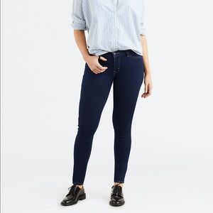 Levi’s 710 skinny jeans